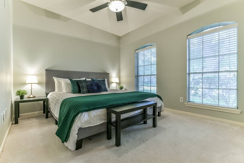 Photo of Bedroom in Friendswood