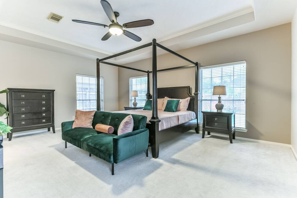 Photo of Bedroom in Friendswood