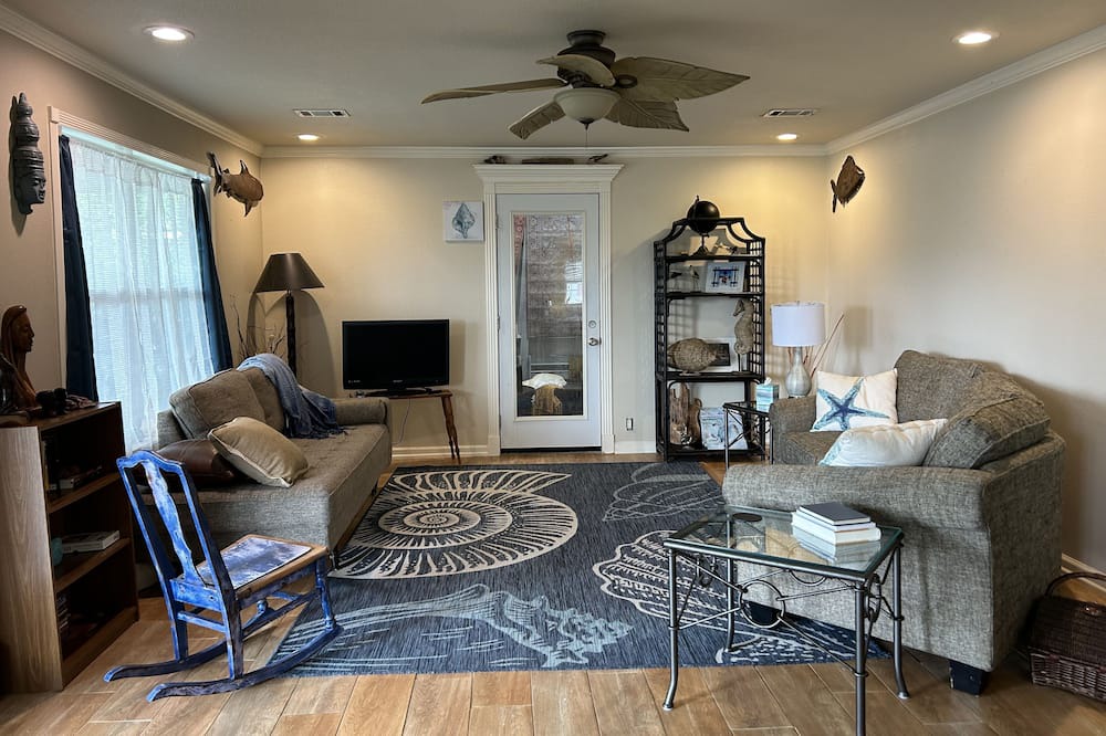Photo of Livingroom in Bayou Vista