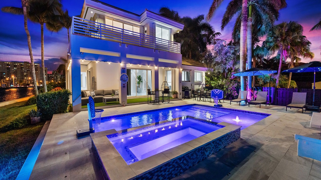 Photo of Others in Hollywood South Central Beach