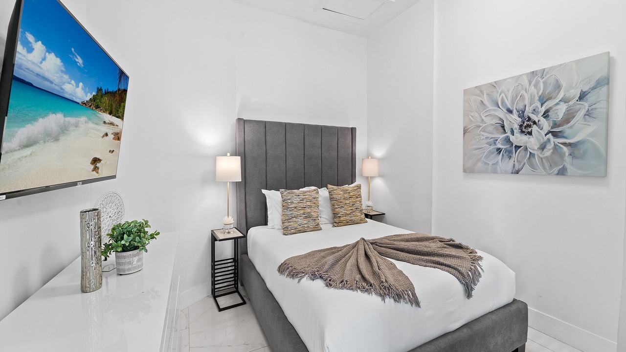 Photo of Others in Hollywood South Central Beach