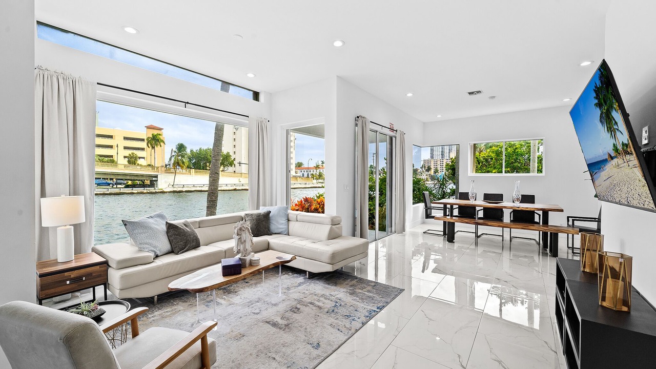 Photo of Others in Hollywood South Central Beach