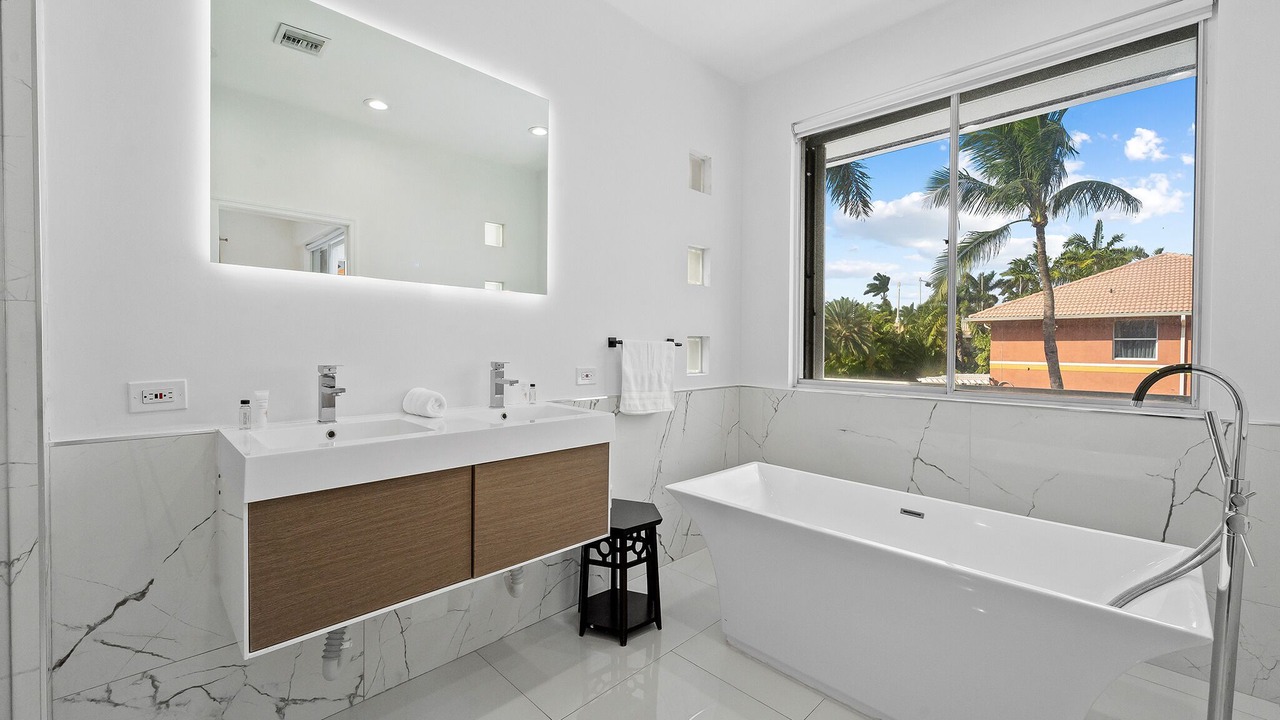 Photo of Others in Hollywood South Central Beach