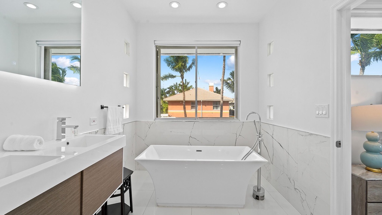 Photo of Others in Hollywood South Central Beach