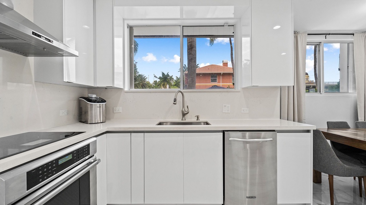 Photo of Others in Hollywood South Central Beach