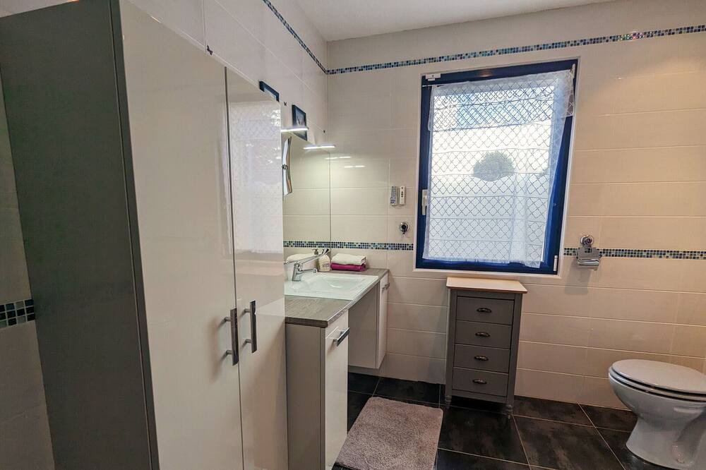 Photo of Bathroom in Niherne
