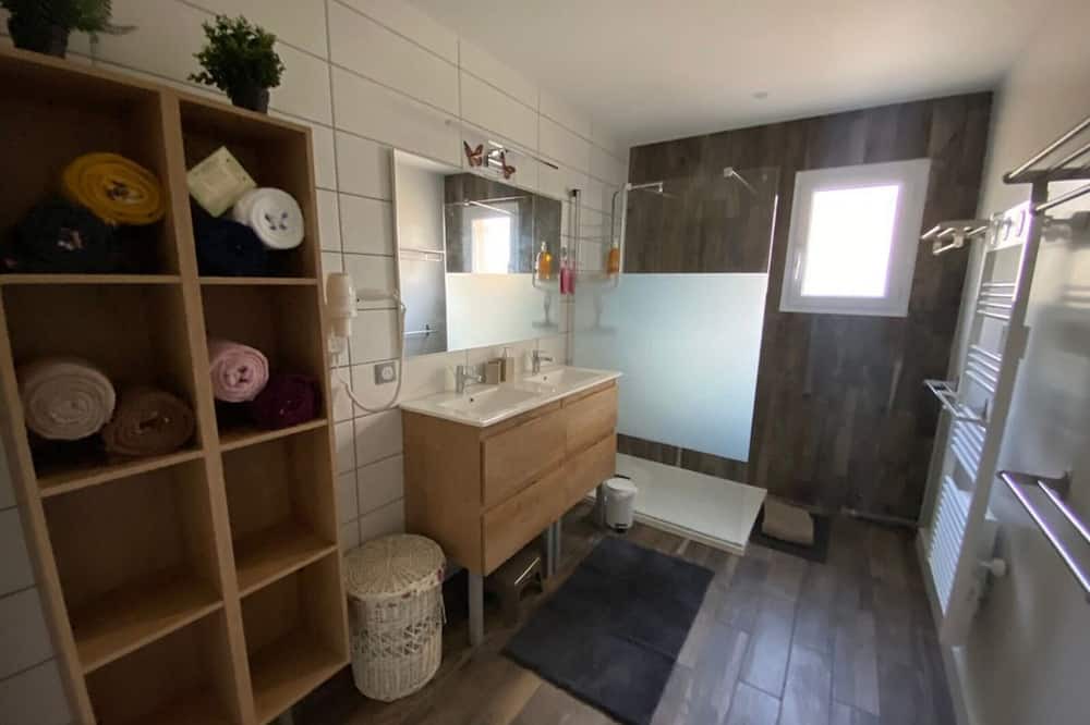 Photo of Bathroom in Roquemaure