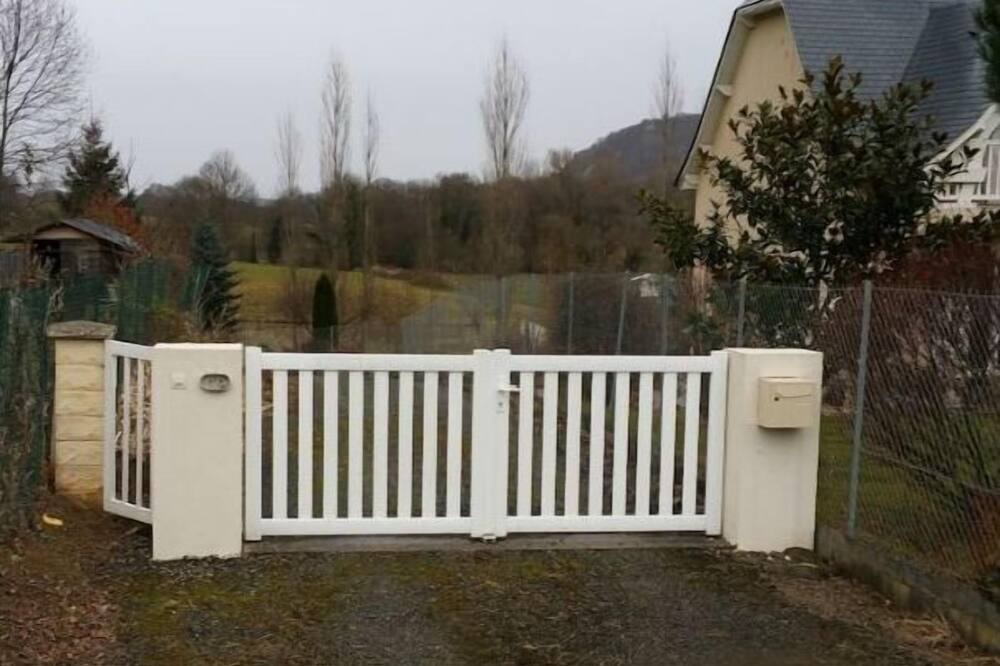 Photo of Outdoor in Heches