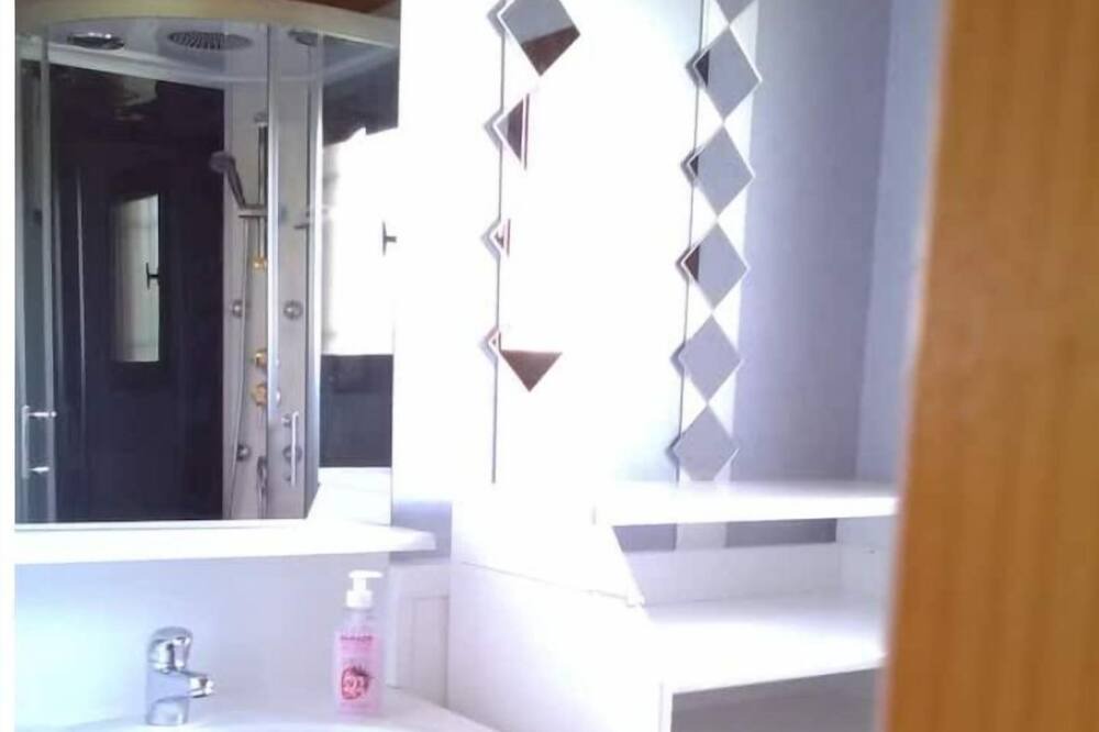 Photo of Bathroom in Heches