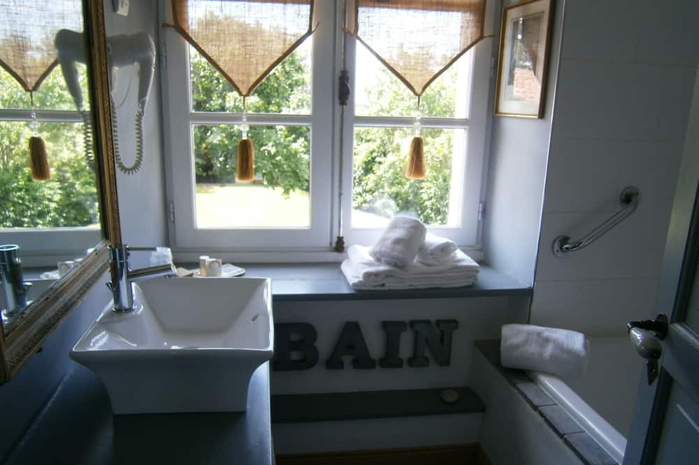 Photo of Bathroom in Champagne-Saint-Hilaire