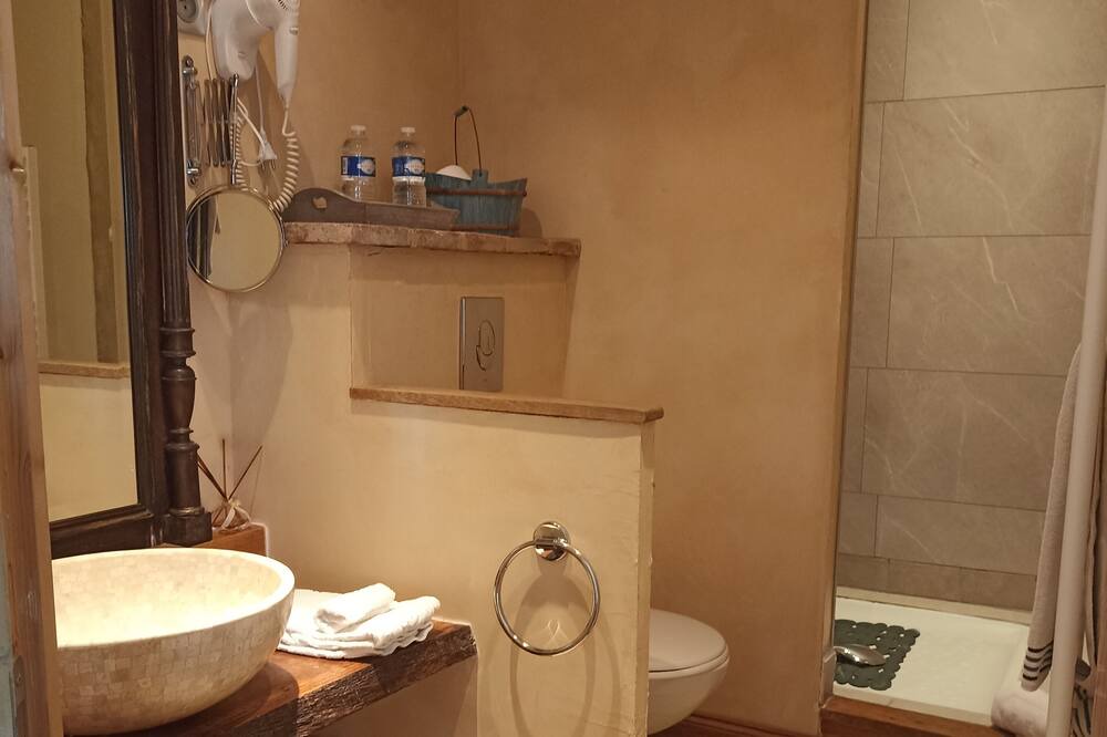 Photo of Bathroom in Champagne-Saint-Hilaire