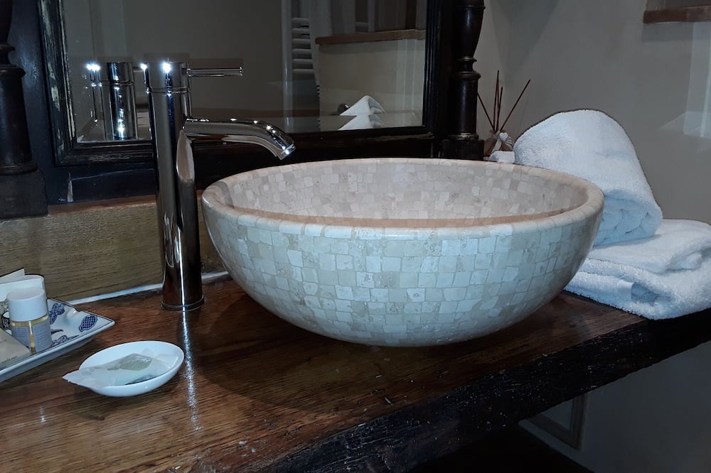 Photo of Bathroom in Champagne-Saint-Hilaire