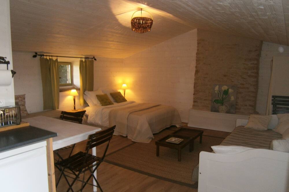 Photo of Bedroom in Champagne-Saint-Hilaire