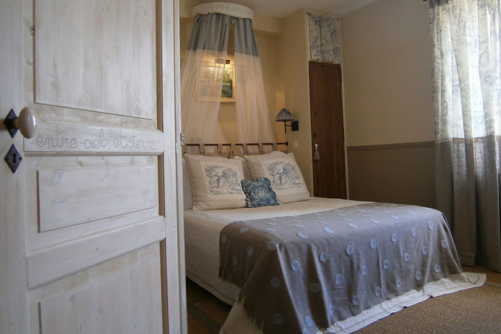 Photo of Bedroom in Champagne-Saint-Hilaire