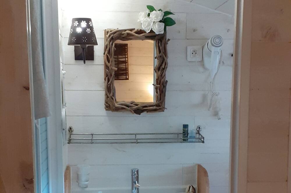 Photo of Bathroom in Champagne-Saint-Hilaire