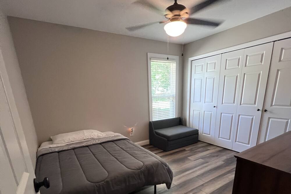 Photo of Bedroom in Eureka