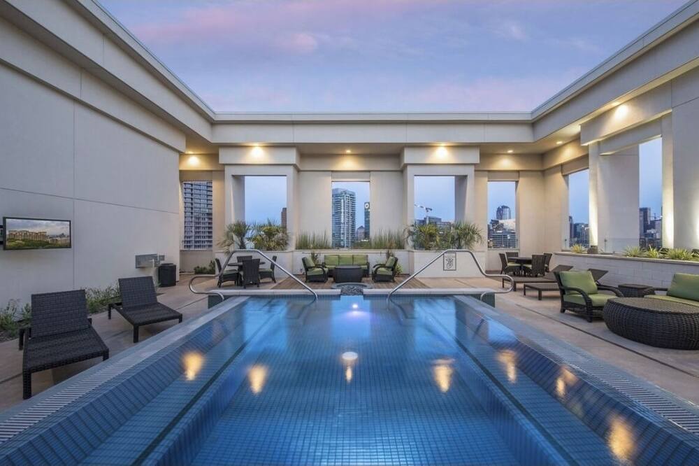 Photo of Outdoor in Oak Lawn