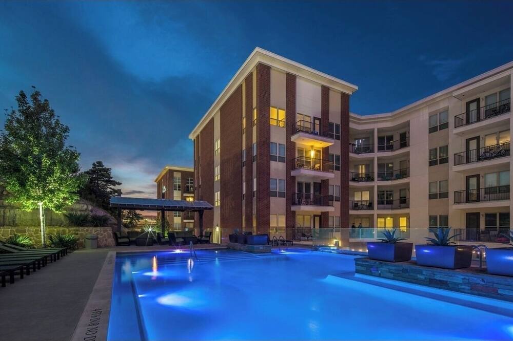 Photo of Outdoor in Oak Lawn