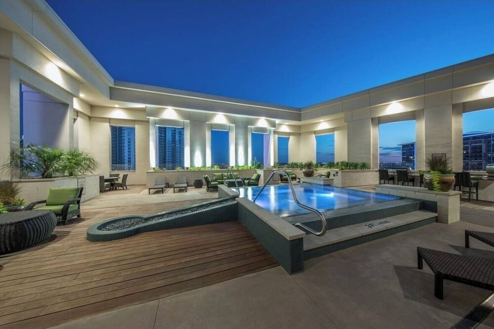 Photo of Outdoor in Oak Lawn