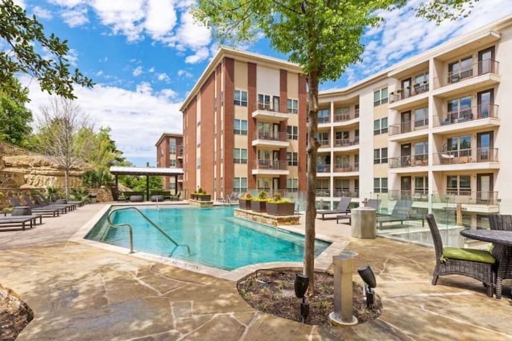 Photo of Outdoor in Oak Lawn