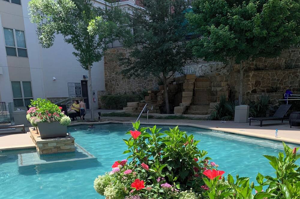 Photo of Outdoor in Oak Lawn