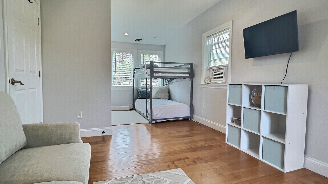 Photo of Others in Aquebogue