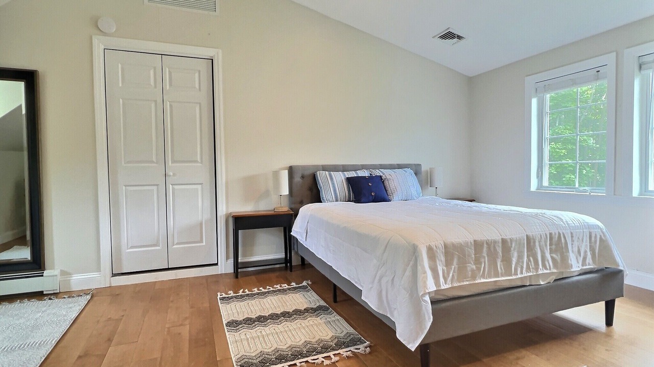 Photo of Others in Aquebogue