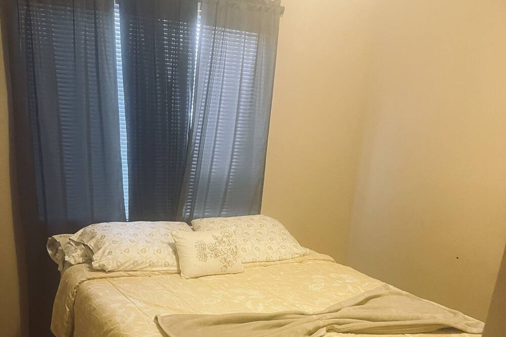 Photo of Bedroom in Briar Hill Park