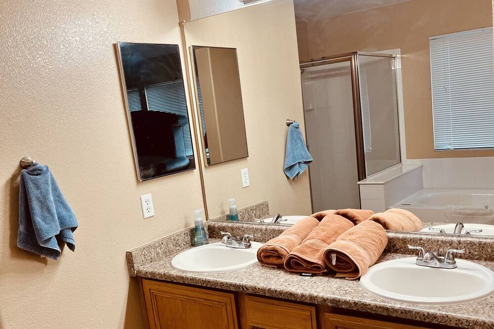Photo of Bathroom in Briar Hill Park