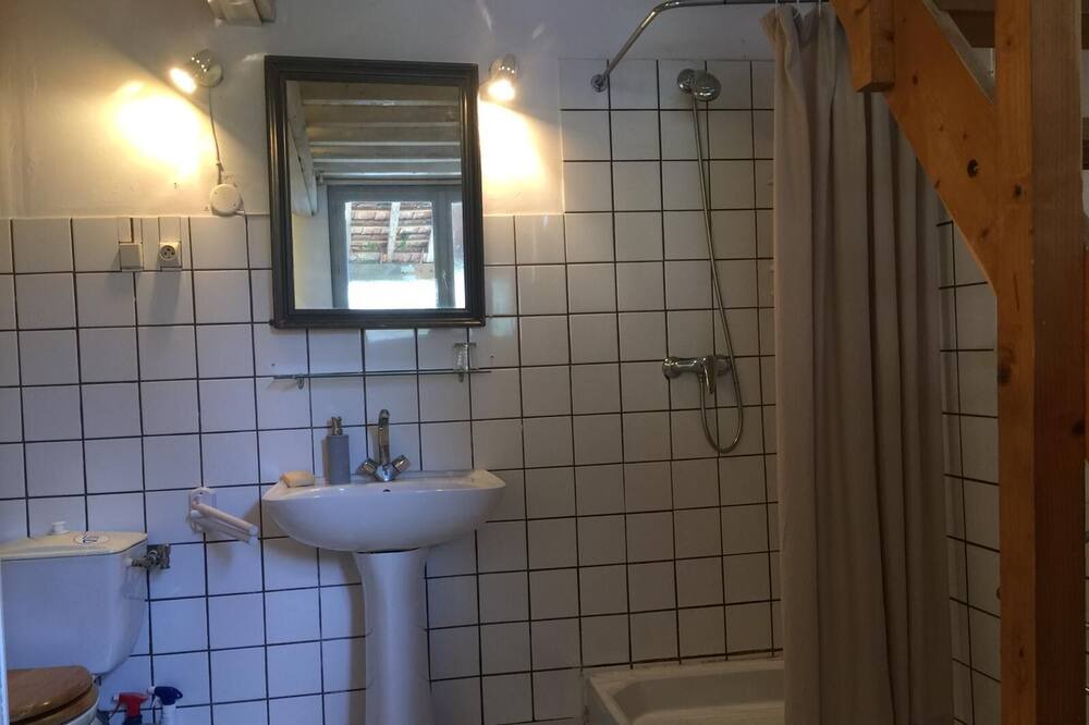 Photo of Bathroom in Saint-Genis