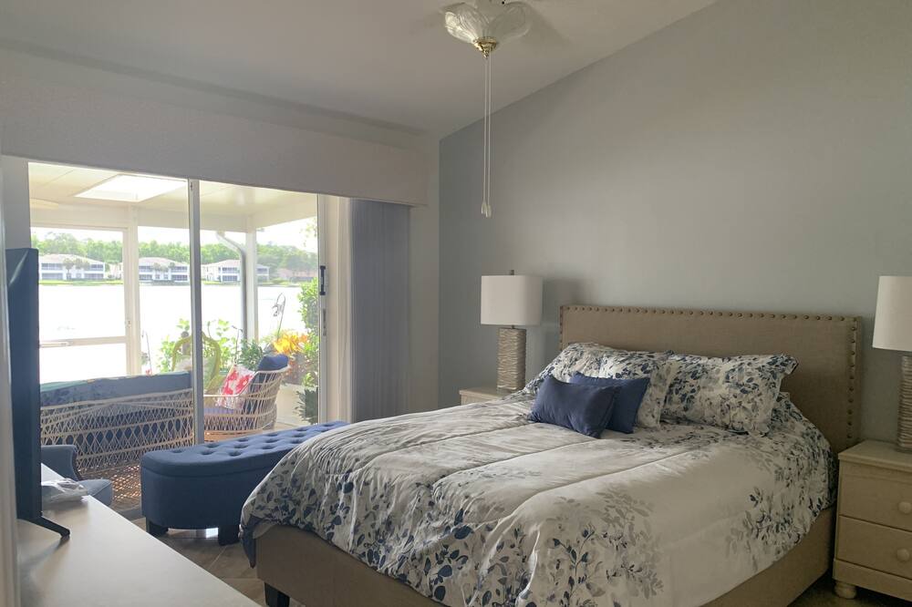 Photo of Bedroom in Crown Pointe
