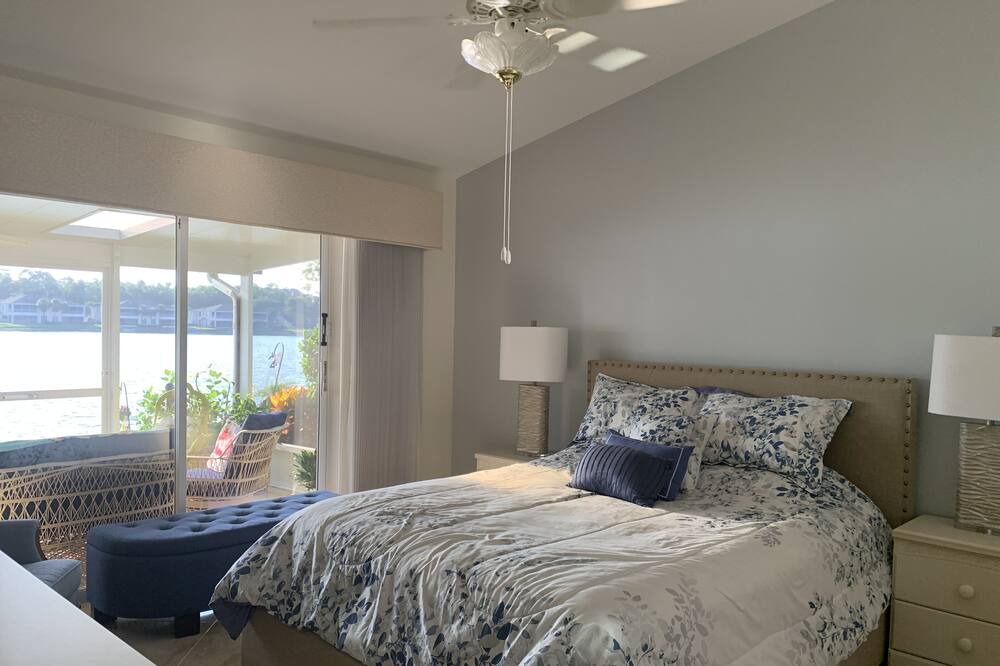 Photo of Bedroom in Crown Pointe