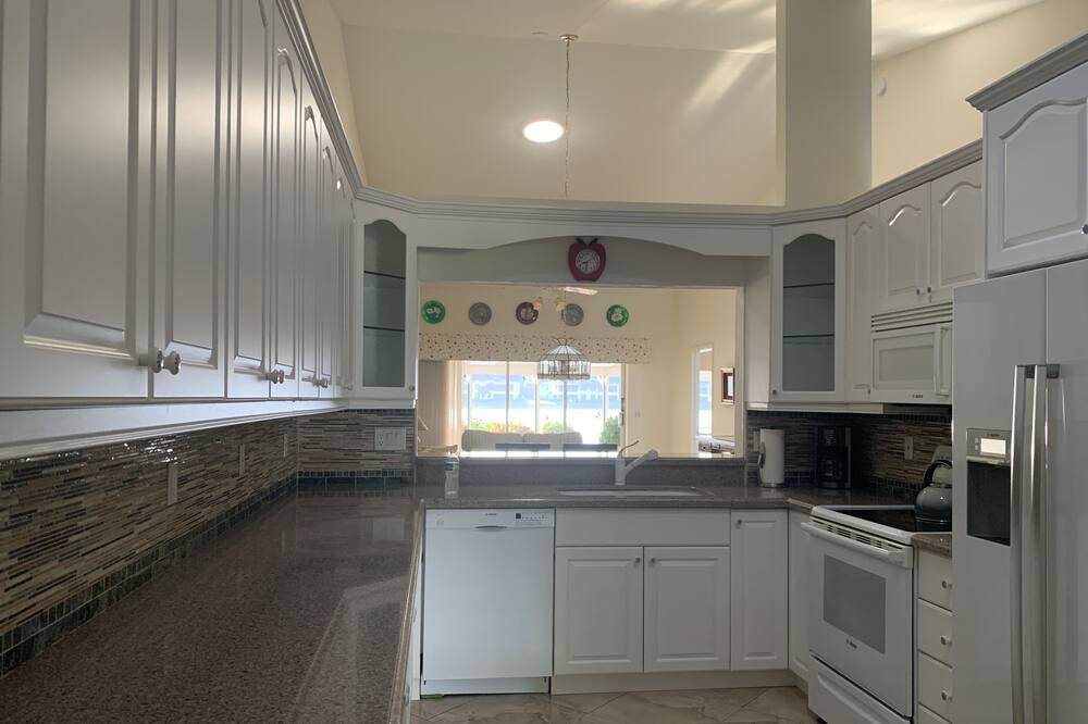 Photo of Kitchen in Crown Pointe