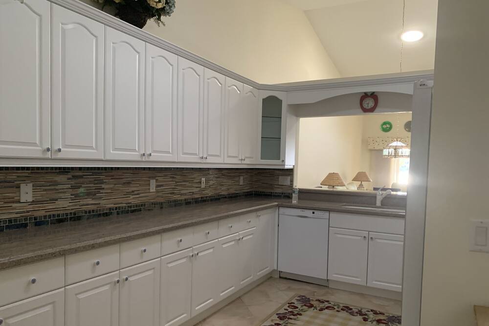 Photo of Kitchen in Crown Pointe