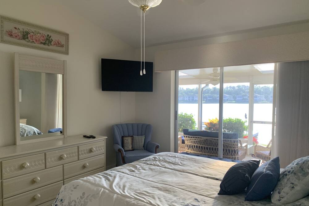 Photo of Bedroom in Crown Pointe