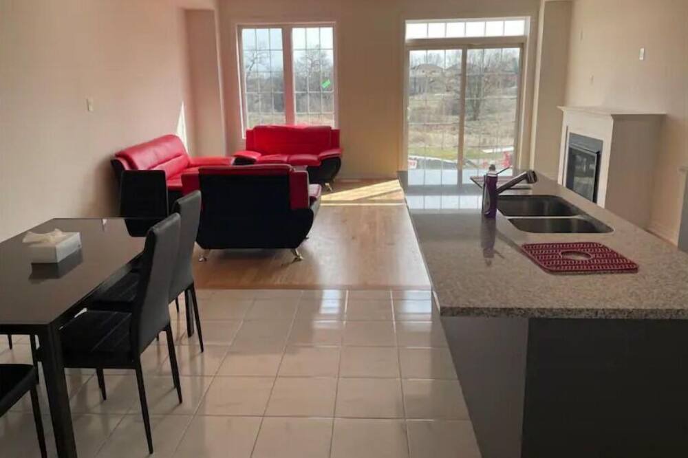 Photo of Livingroom in Oshawa