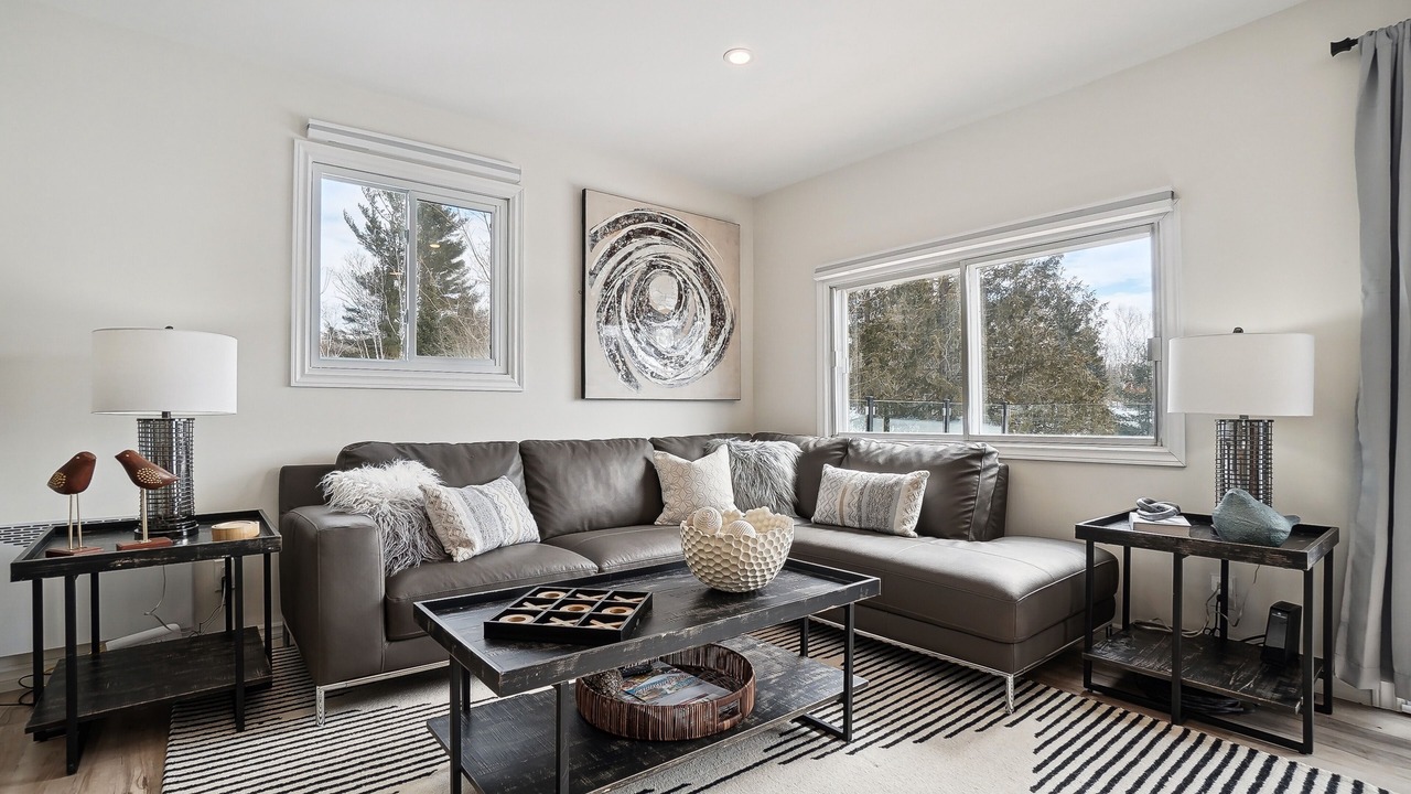 Photo of Livingroom in Saint-Emile-de-Suffolk