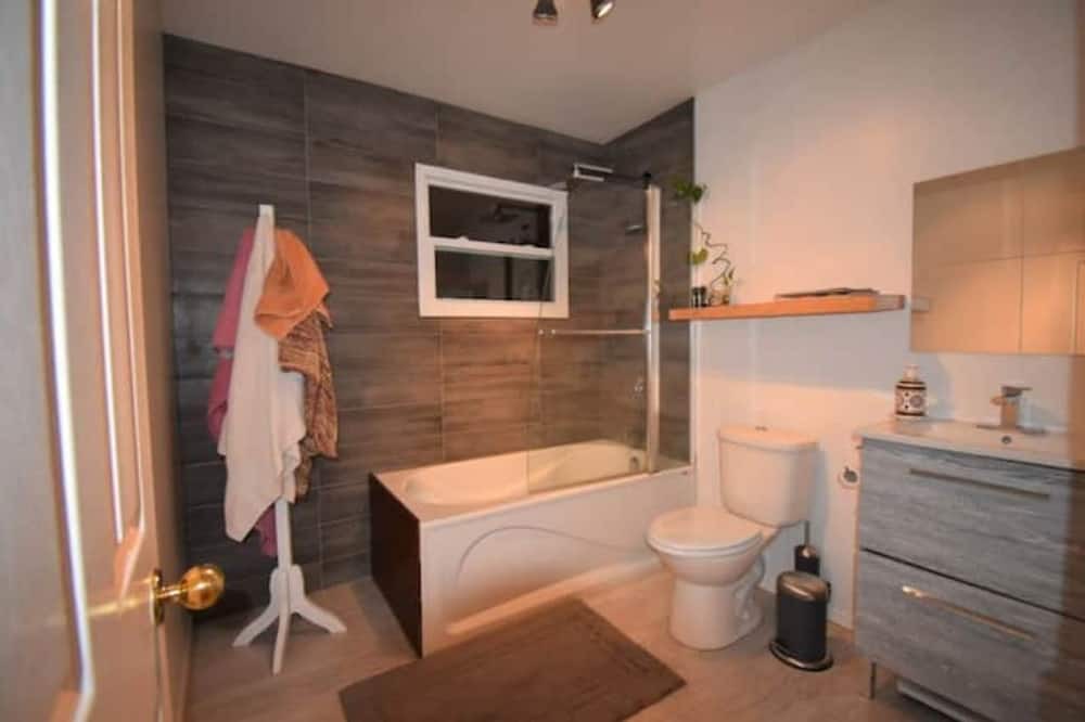 Photo of Bathroom in Kazabazua