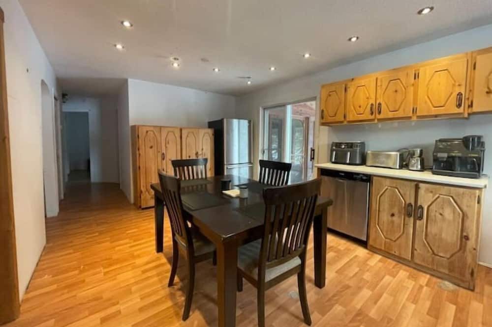 Photo of Kitchen in Kazabazua