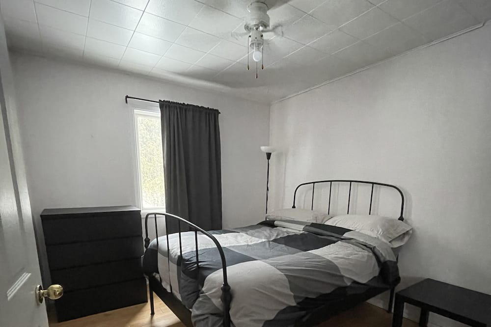 Photo of Bedroom in Kazabazua