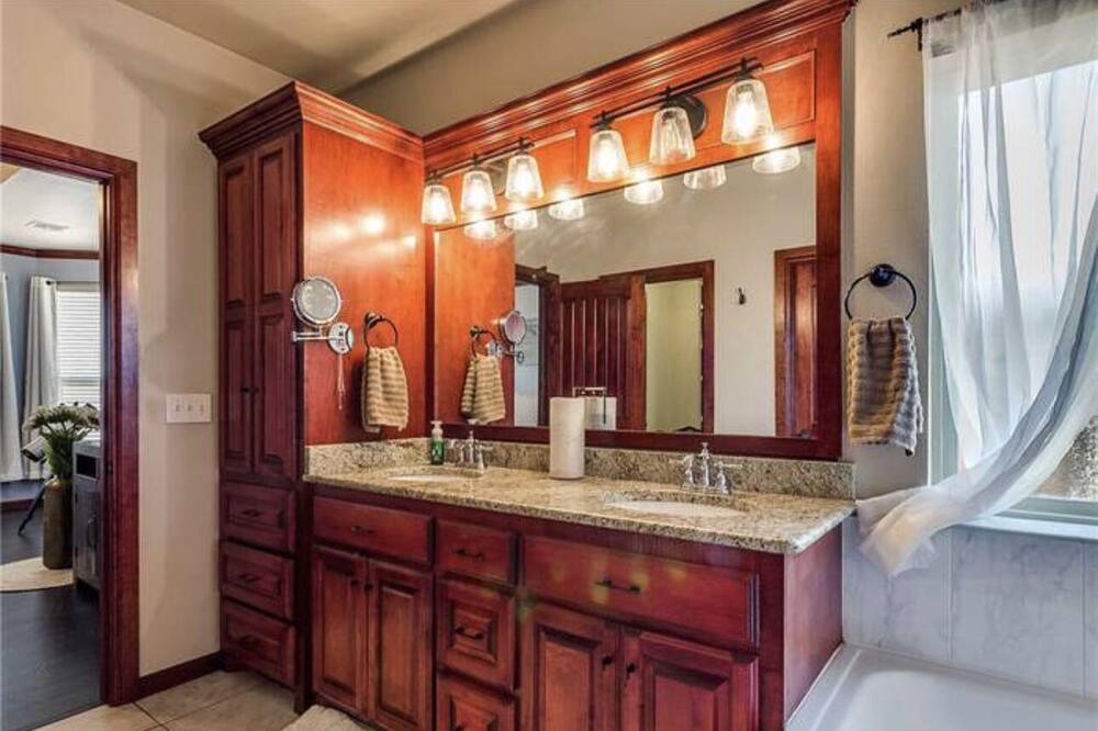 Photo of Bathroom in Wheatland