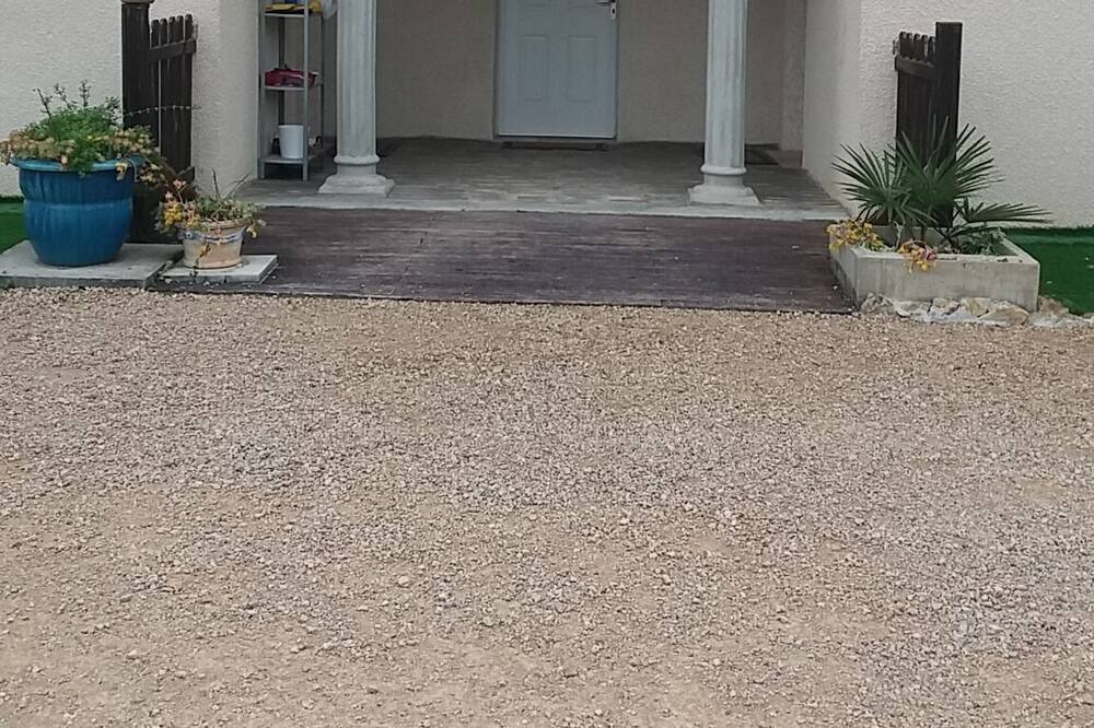 Photo of Outdoor in Pusignan