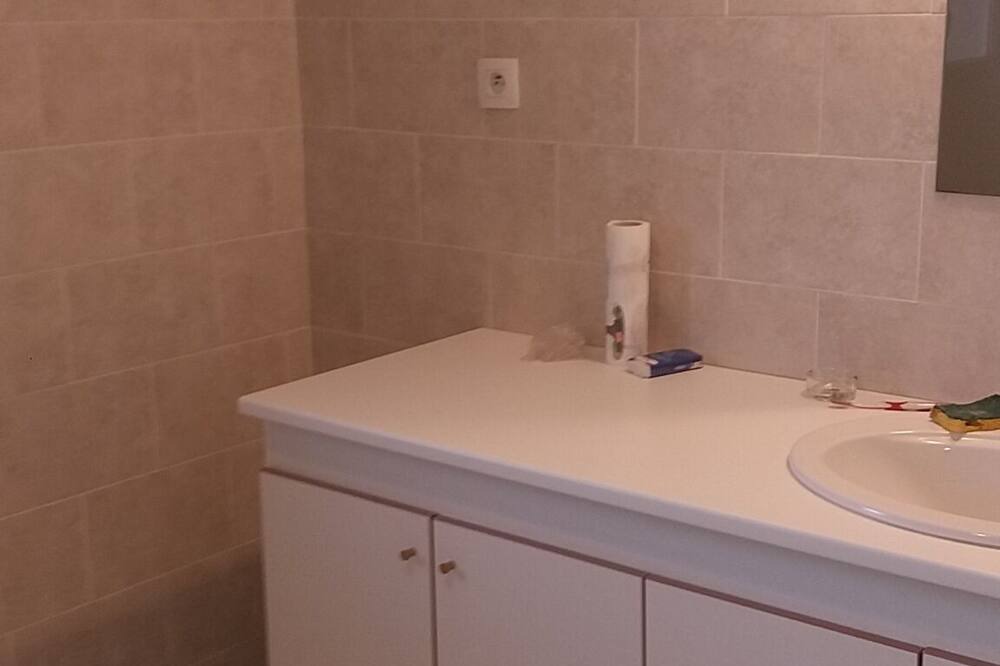 Photo of Bathroom in Pusignan