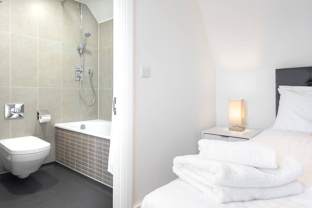 Photo of Bathroom in Herongate