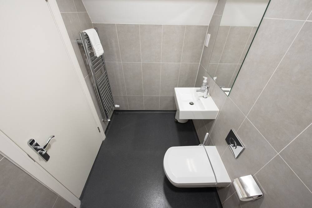 Photo of Bathroom in Herongate