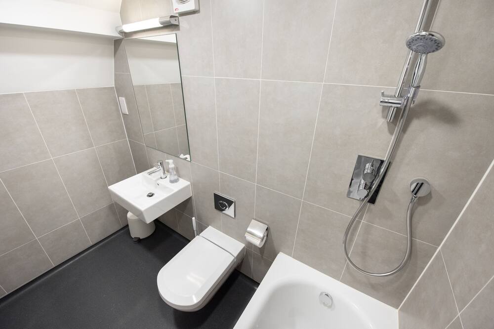 Photo of Bathroom in Herongate