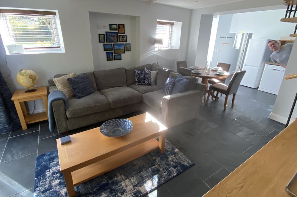 Photo of Livingroom in Dursley