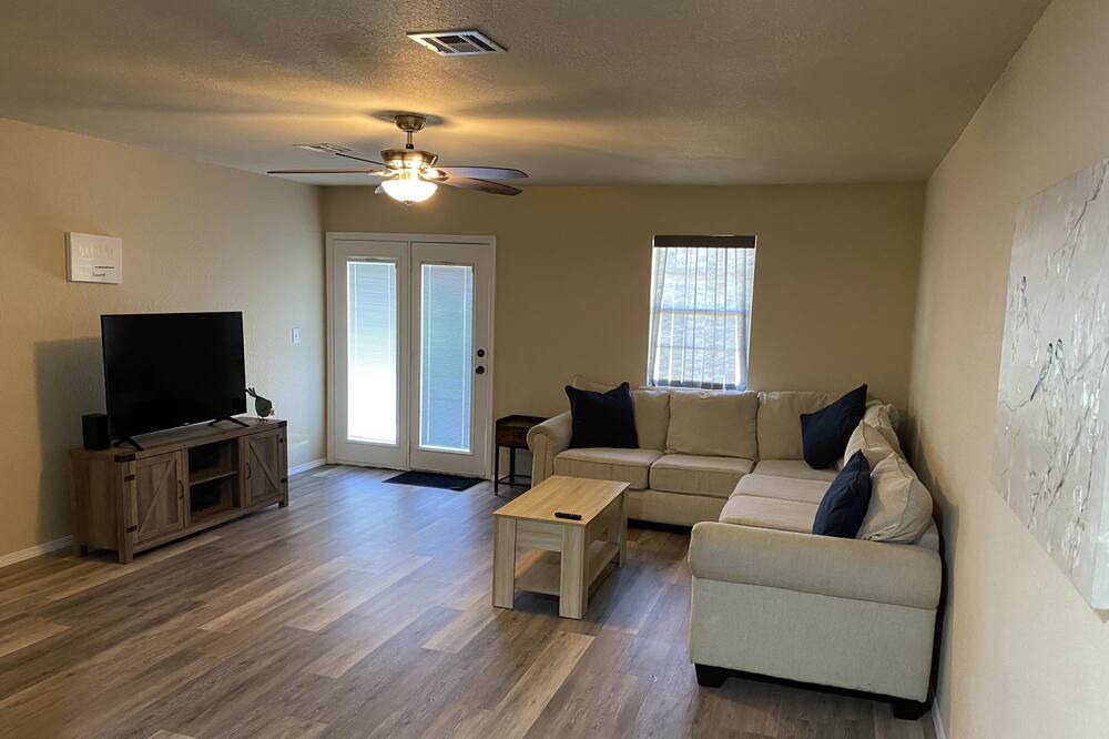 Photo of Livingroom in Heavener