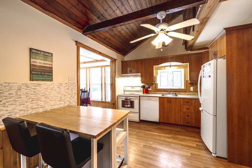 Photo of Kitchen in Le Val-Saint-Francois Regional County Municipality