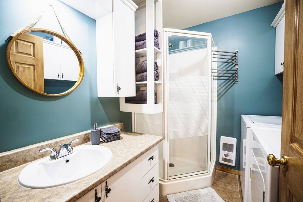 Photo of Bathroom in Le Val-Saint-Francois Regional County Municipality